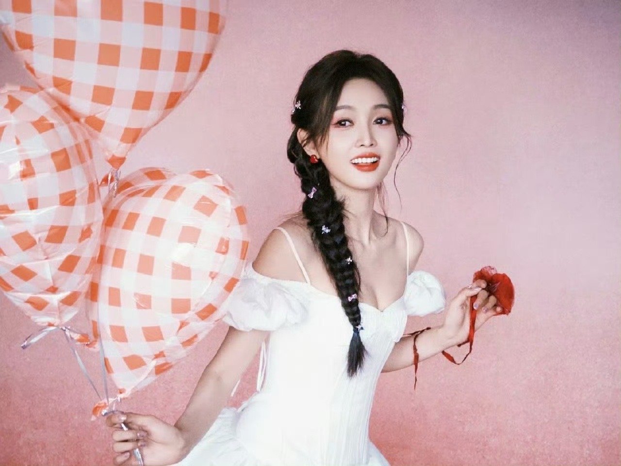 吴宣仪超绝舞台表现力有些人确实天生就属于舞台，比如吴宣仪，漂亮脸蛋和超绝舞台表现