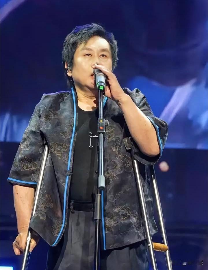 其实大家心里都明白，郑智化本人或许也并非不清楚。他之所以敢将矛头指向深圳机场