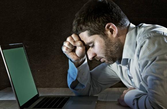 熬夜到什么程度会引发猝死？你一定听过这样的悲剧：某某连续加班后，人没了。于是，