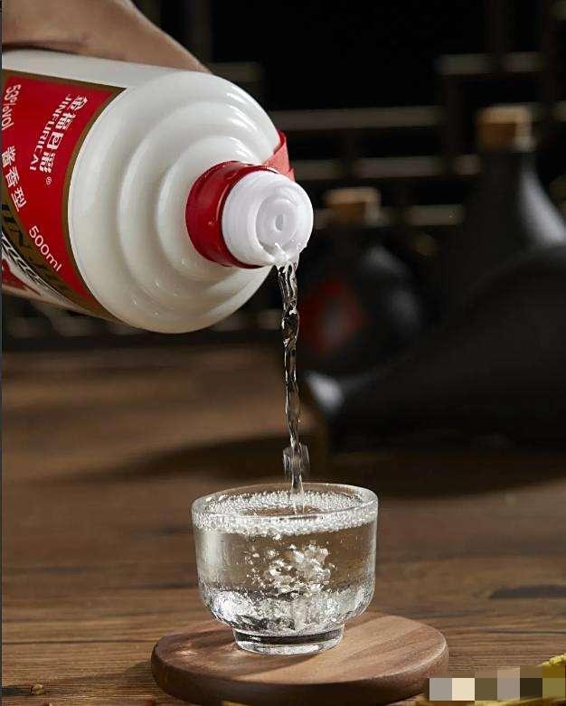 酒的保质年限:1、啤酒,质保期:1年2、葡萄酒,质保期:3—5年3、红酒,