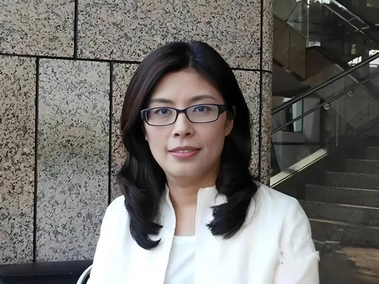 自取灭亡！没有了郑丽文的庇护。柯志恩处境艰难！这两人的关系。大家都看在