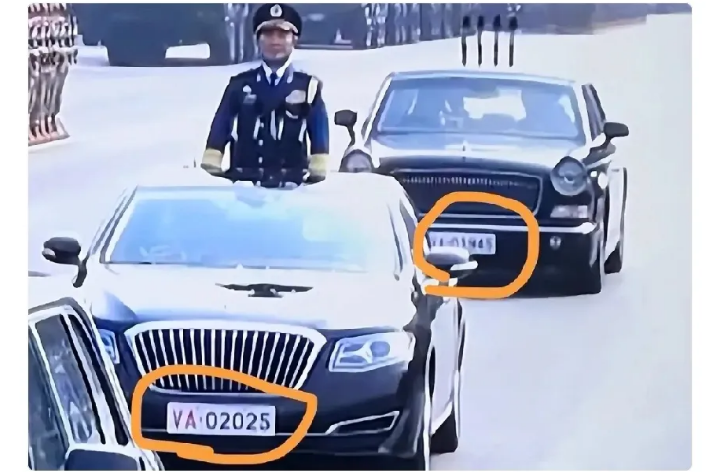 你们发现了吗，有一辆空着的1945检阅车，这细节真的泪目，空着的车，却满