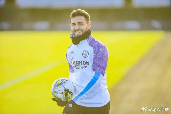 B席今夏自由身离队曼城！9年功勋告别，巴萨尤文争抢据知名记者莫雷托消息，曼城中场