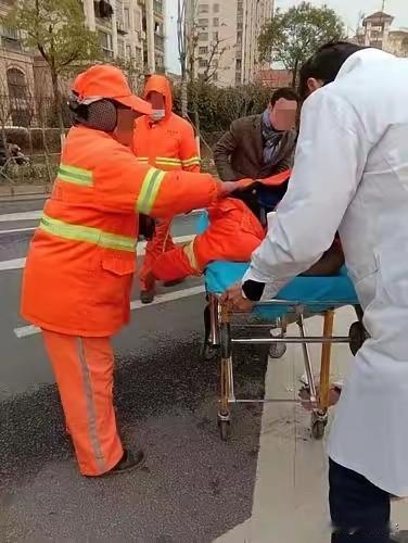 “吃相太难看了！”山东，一男子是环卫工，干活时被车撞亡，3年后，家属才知道男子上