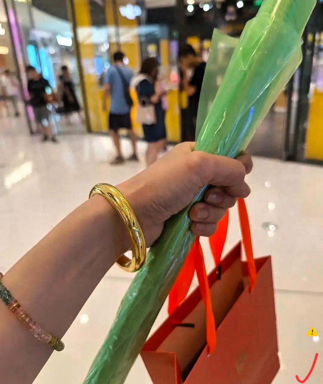 11月3日，金价算是彻底乱套了！一只100克的金镯子，随随便便就是11万块