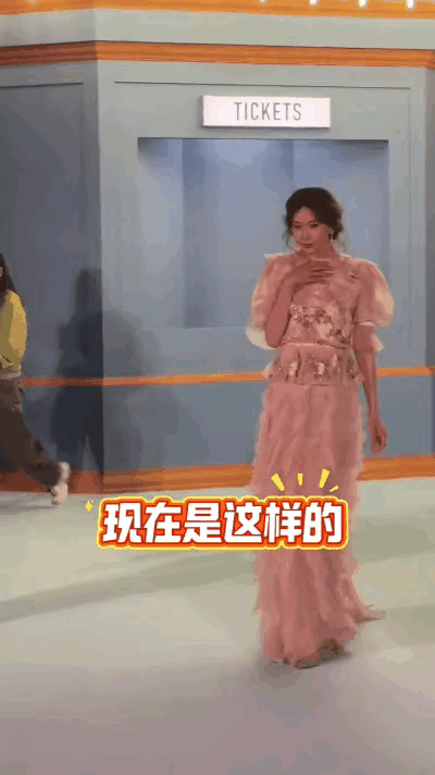 关于林志玲为何在北京电影节红毯上缩脖子的事情也是引起了网友的关注。当初现身红毯