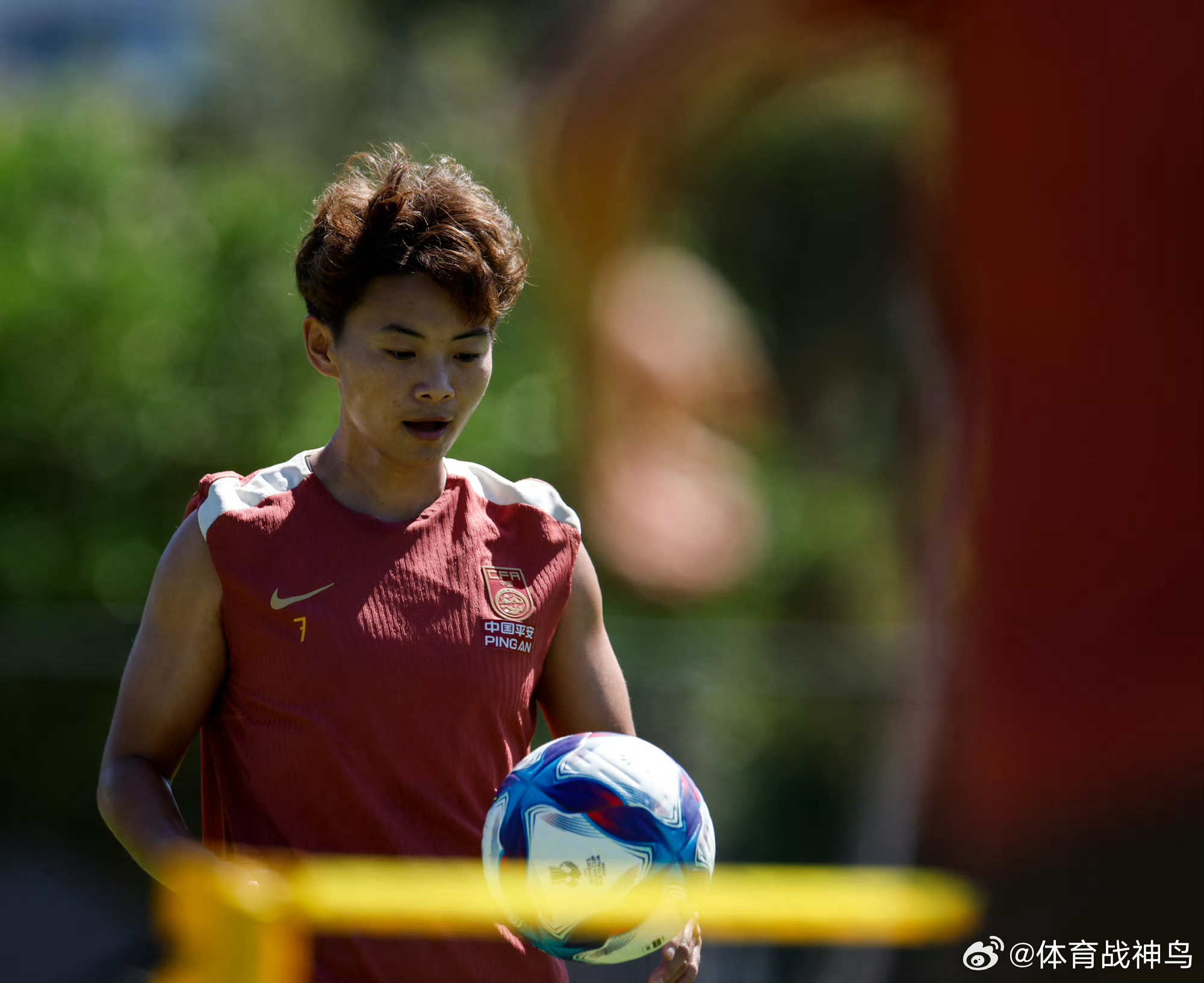 历届中国女子金球奖得主，王霜拿了5次——2017年：王霜2018年：王霜2019