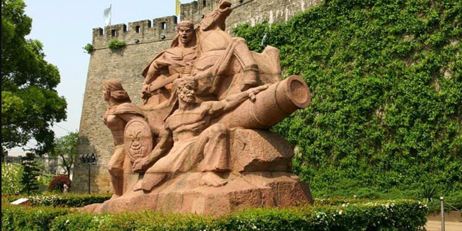 没想到2024年引起关注的“太平军魂”雕塑和李自成雕塑最近又被拿出来炒作一次。