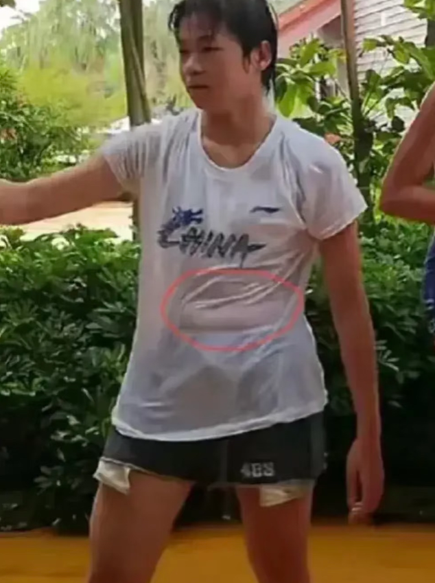 全红婵怕是憋了一肚子火，自己变胖也就算了，但更让她想不通的是，竟然有很多劝她