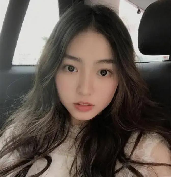 15岁素颜照火遍全网，半年就进组女主！那天南阳街头随手一拍，七七的脸直接刷