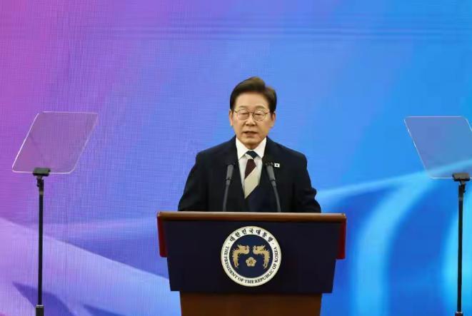 李在明真是个好总统！香港火灾后，他第一时间用韩、英、中三种语言发帖子，为遇难者祈