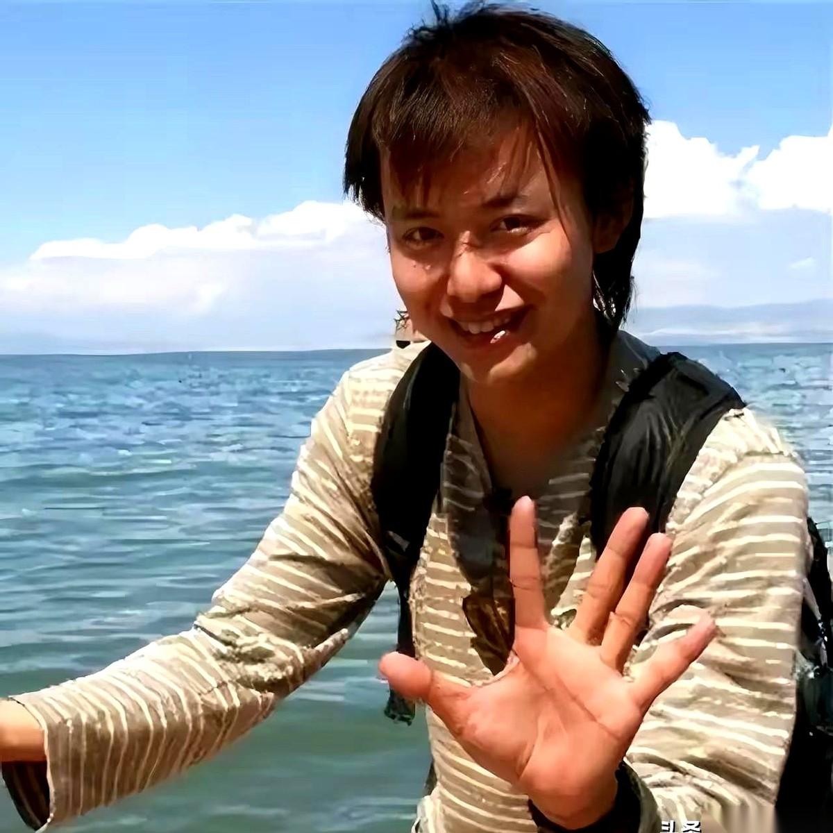 他拿了国际大奖，学校把他当宝贝宣传，结果他扭头就从清华退学了。博士读到一半，清
