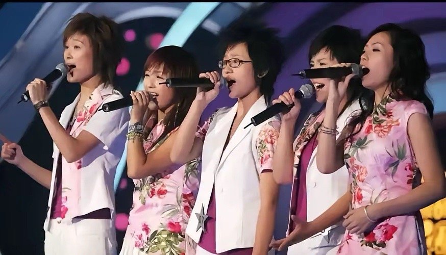 李宇春：结婚0，离婚0，孩子0。周笔畅：结婚0，离婚0，孩子0。张靓颖：结婚1，