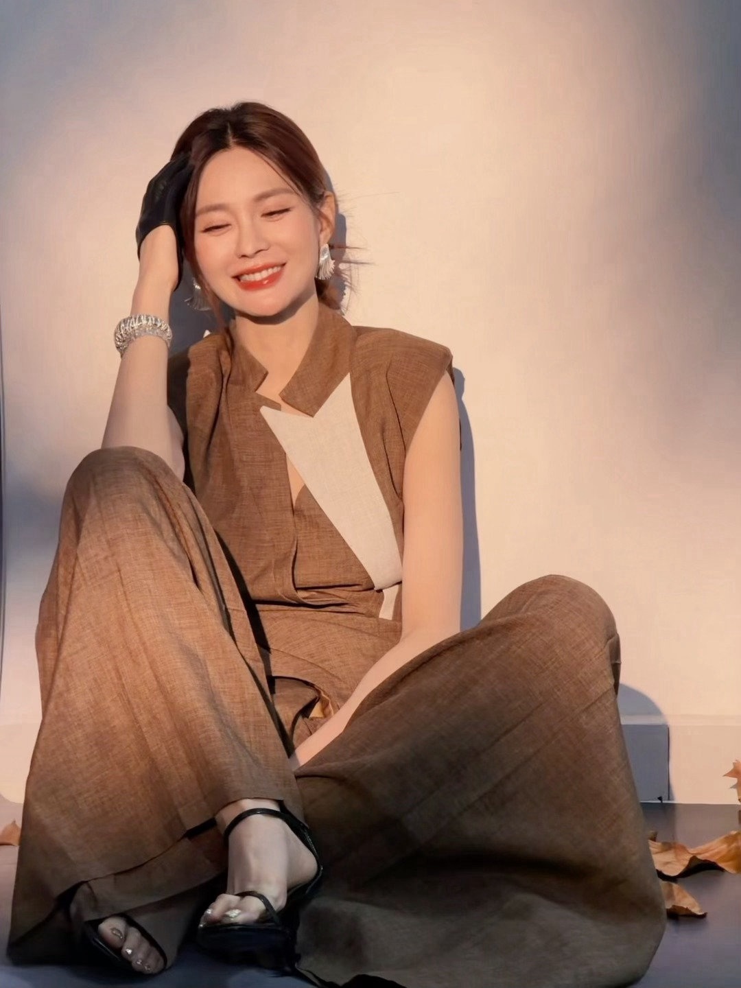 沈梦辰最新物料这表情这角度嘶～