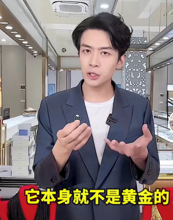 这则视频发出去以后,引发热议;曾经在董先生直播间买过珠宝黄金的网友