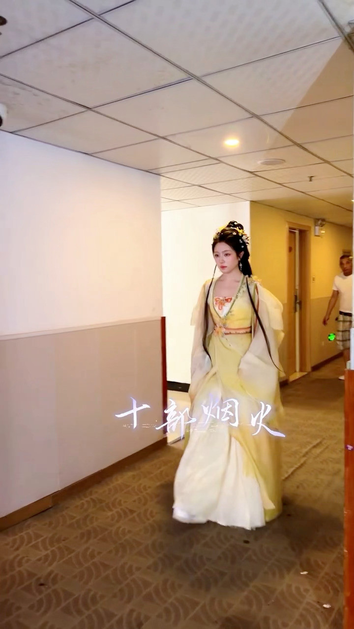 landy你萌我已爱上这个千云兮李兰迪千夜奇谭第一次出妆