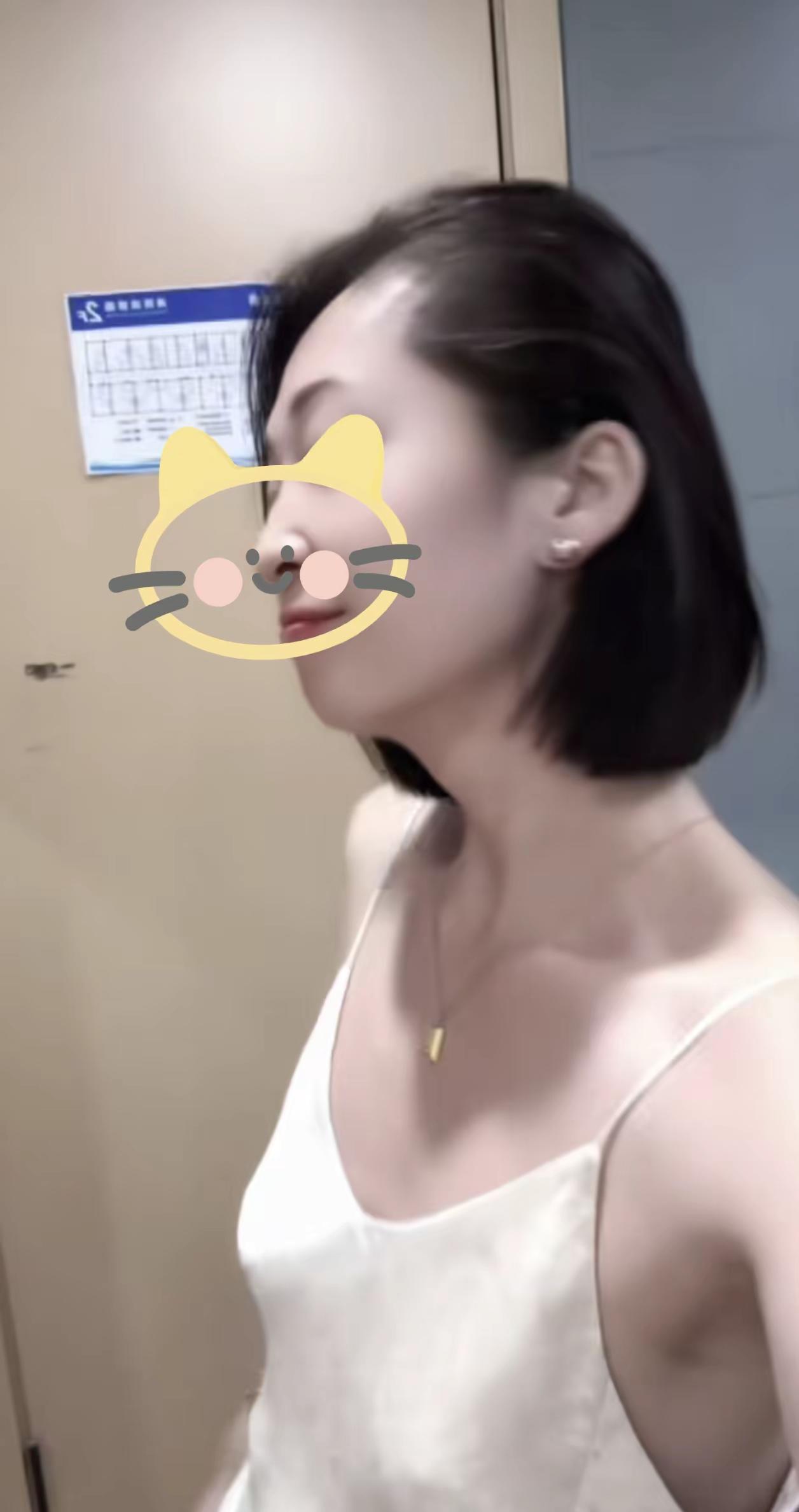 有点好看。吊带裙今日份穿搭灵感自拍
