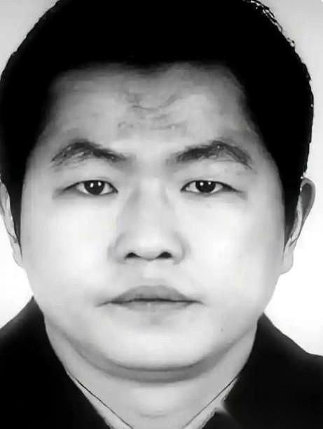 走在路上好好的，一辆面包车突然急刹，几个壮汉把你死死按住拽上车，转头就扔进了精神