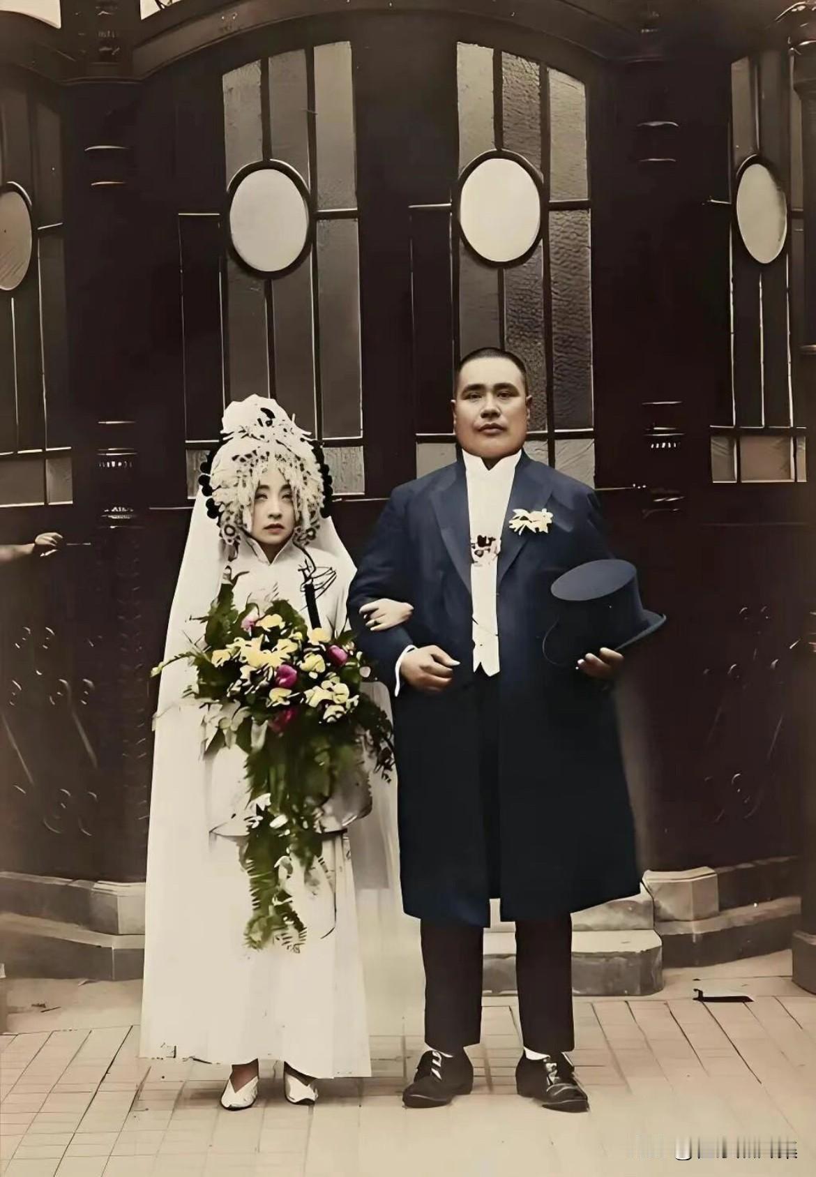 1918年，已年近五十的赛金花和四十五岁的魏斯炅在上海新旅社正式结为伉俪，这是结