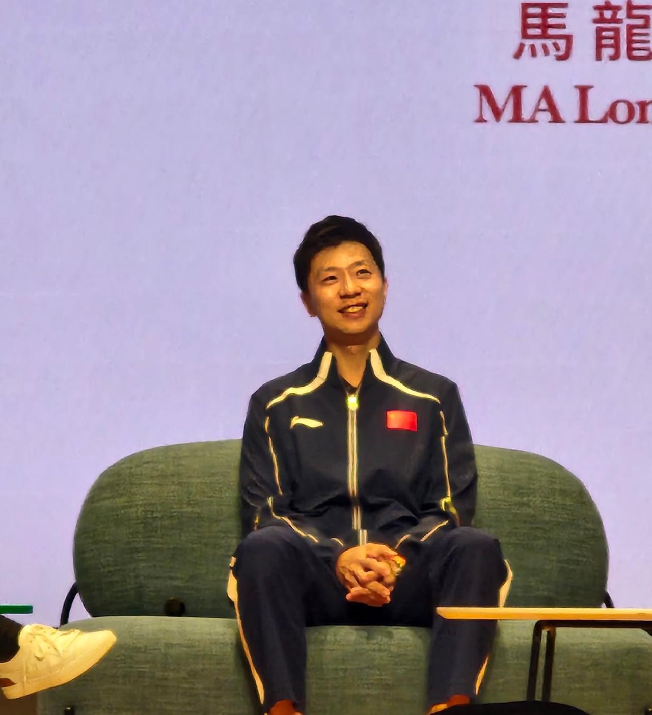 我大概能理解了为什么马龙能当队长了不仅因为他有实力，还因为他是个很有责任感的