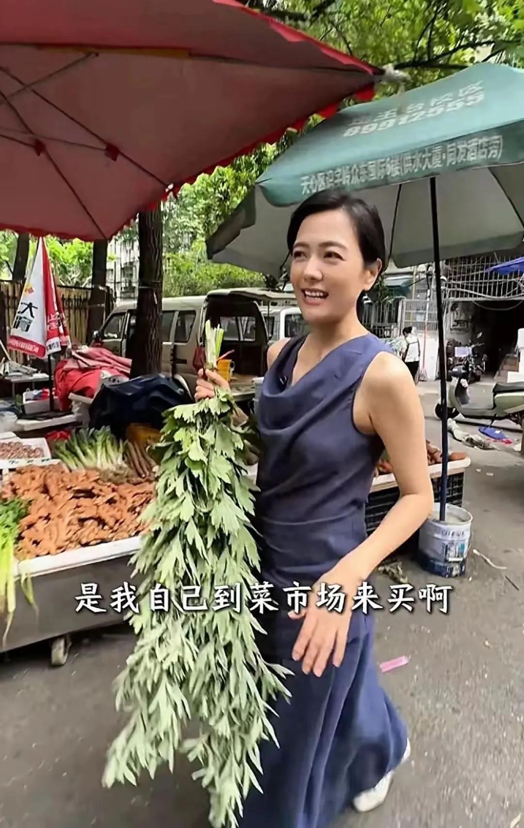 杨乐乐汪涵千万别墅曝光，挂4块钱一把的艾草！过两天马上就是端午节了，基本上已