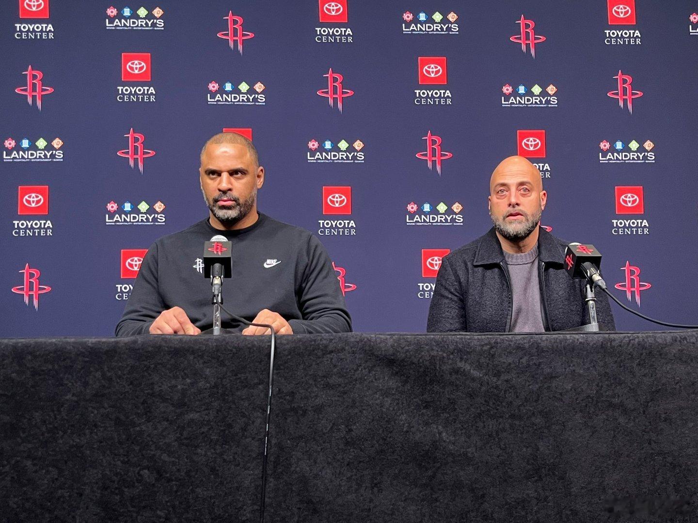 在平静的交易截止日后，斯通与乌度卡接受了媒体采访：-关于球队阵容，斯通表示：