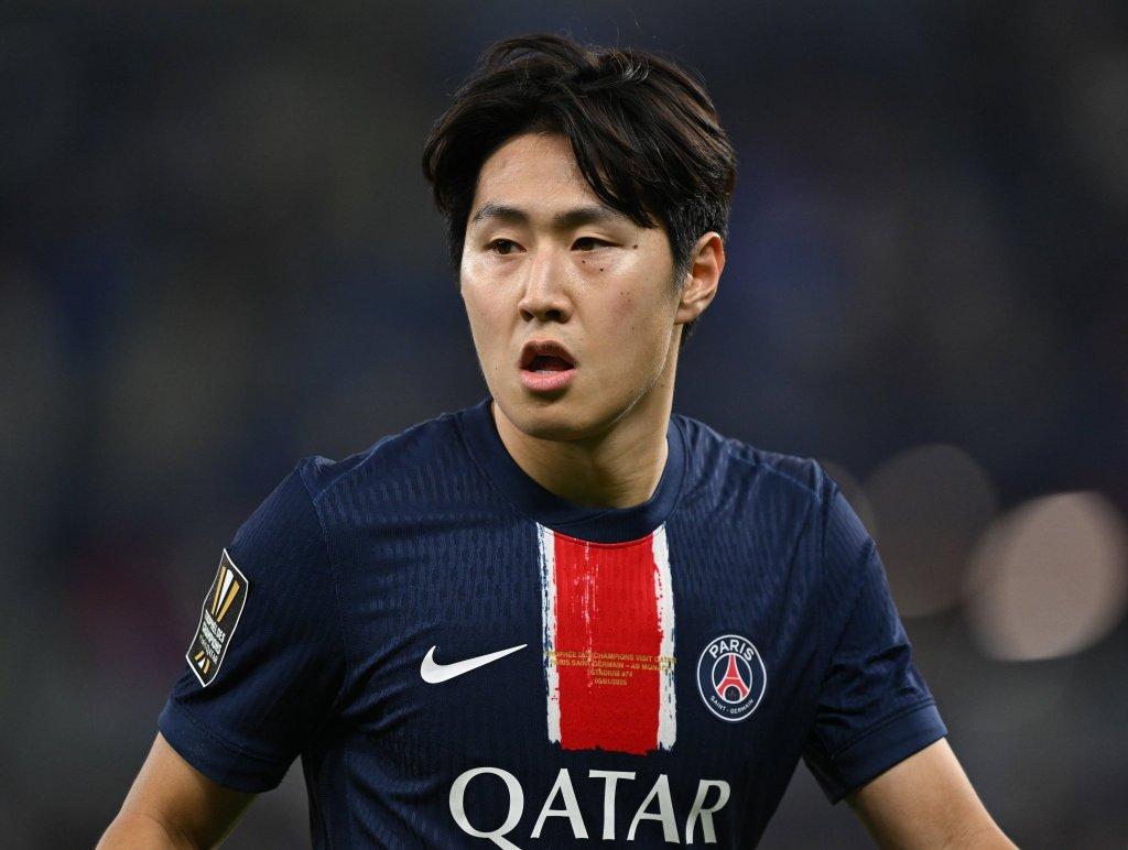 韩国球星留在巴黎注定只能打下手，但他的工资一般球队还真承担不了，年薪约为727万
