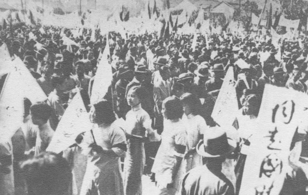 毛主席一语道破日本侵华的真实原因！毛主席指出：日本之所以侵略中国最根本的原因还是