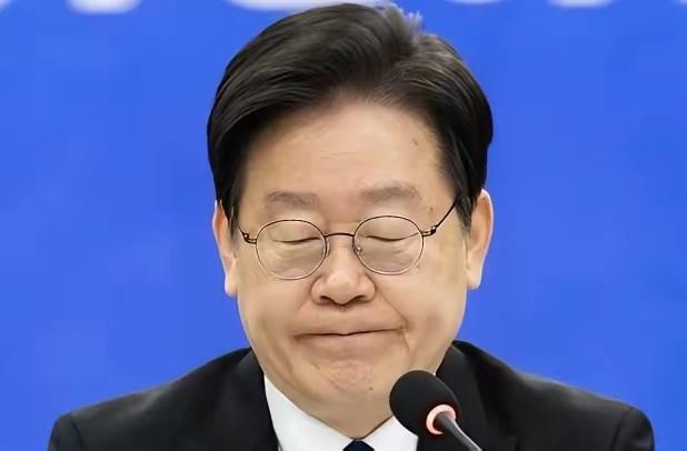 别看李在明最近表面上没啥动静，心里指定揪得紧紧的。高市早苗那番冒险言论，换谁