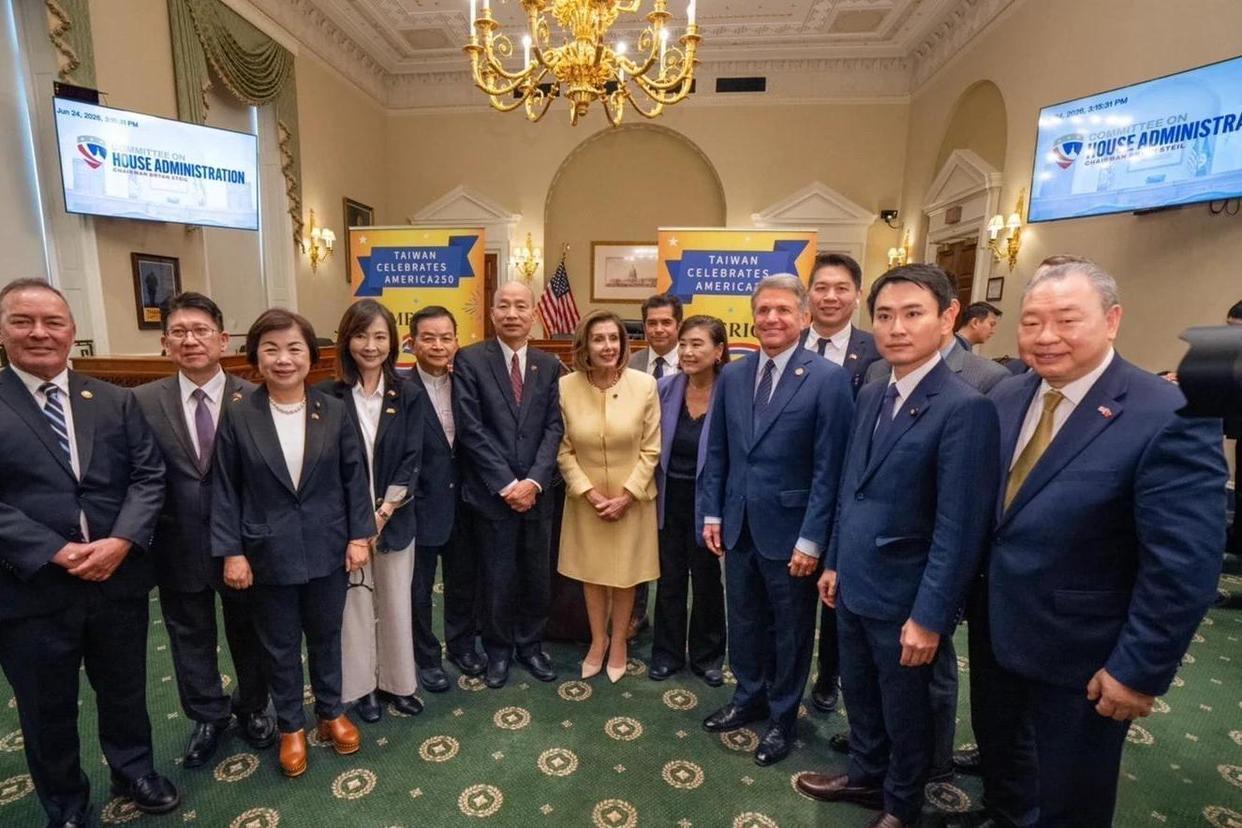 韩国瑜赴美见美众议长，踩红线必须付出实质代价当年佩洛西窜台，台湾海峡中线直接