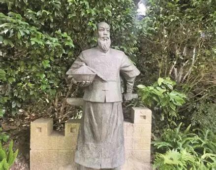 1788年，嘉义城刚解围没多久，一个铁链套颈、被槛送进京的男人跪在乾隆面前，大声