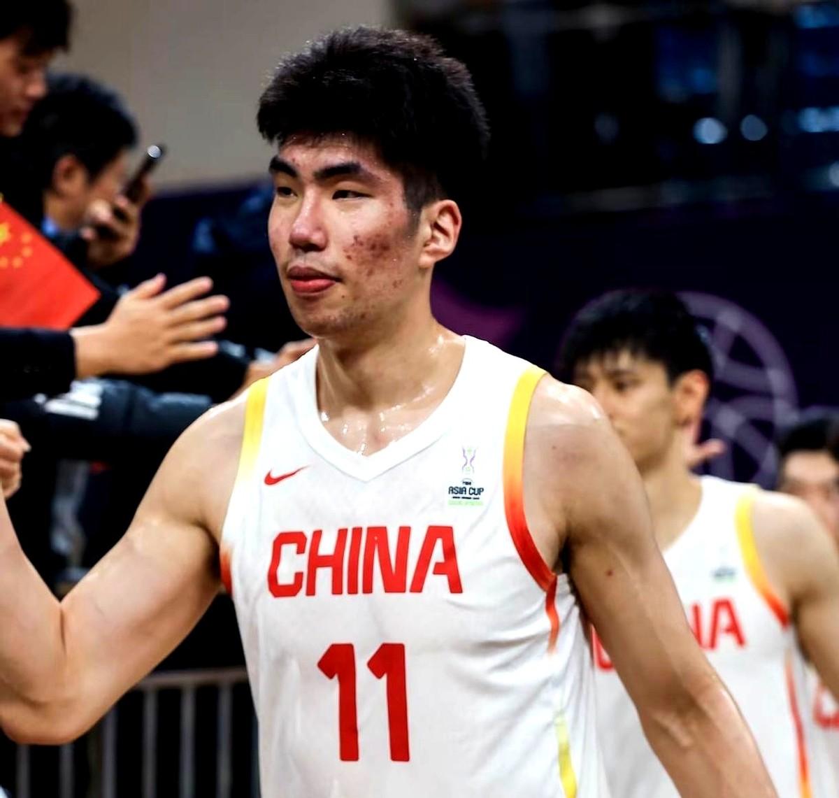 明年男篮世预赛第二窗口期，对阵小本子，中国队阵容必须进行调整，具体如下:1、