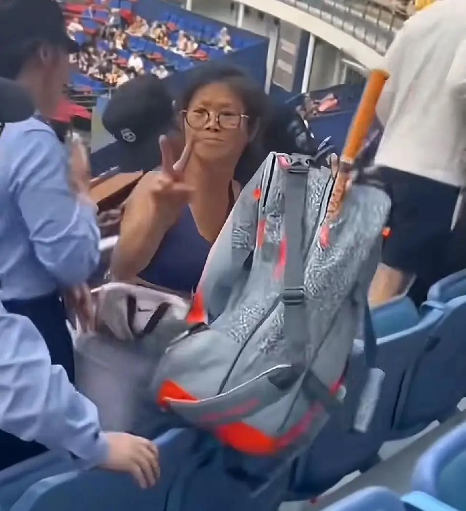 有件事我想了一整晚都没想明白。上海网球赛闹事的那名女子姓谢，她老公叫Gusta
