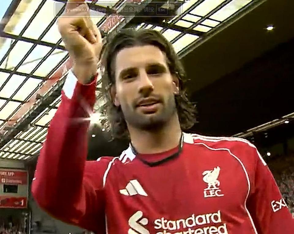 索博斯洛伊正在进化为超级中场巨星！首先他当初7000万欧元来利物浦就很高。