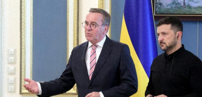 德国一边“警告”俄罗斯，一边又向乌克兰提供了一笔军援，德国外长“警告”普京，任何