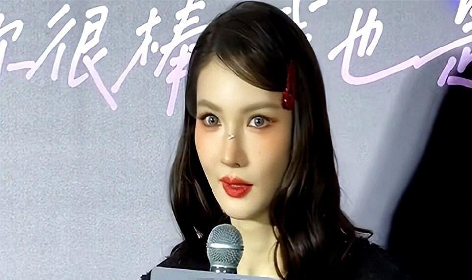 张天爱在《庆余年2》里，脸僵了。没错，就是那个曾经在《无心法师》里灵气逼人的张