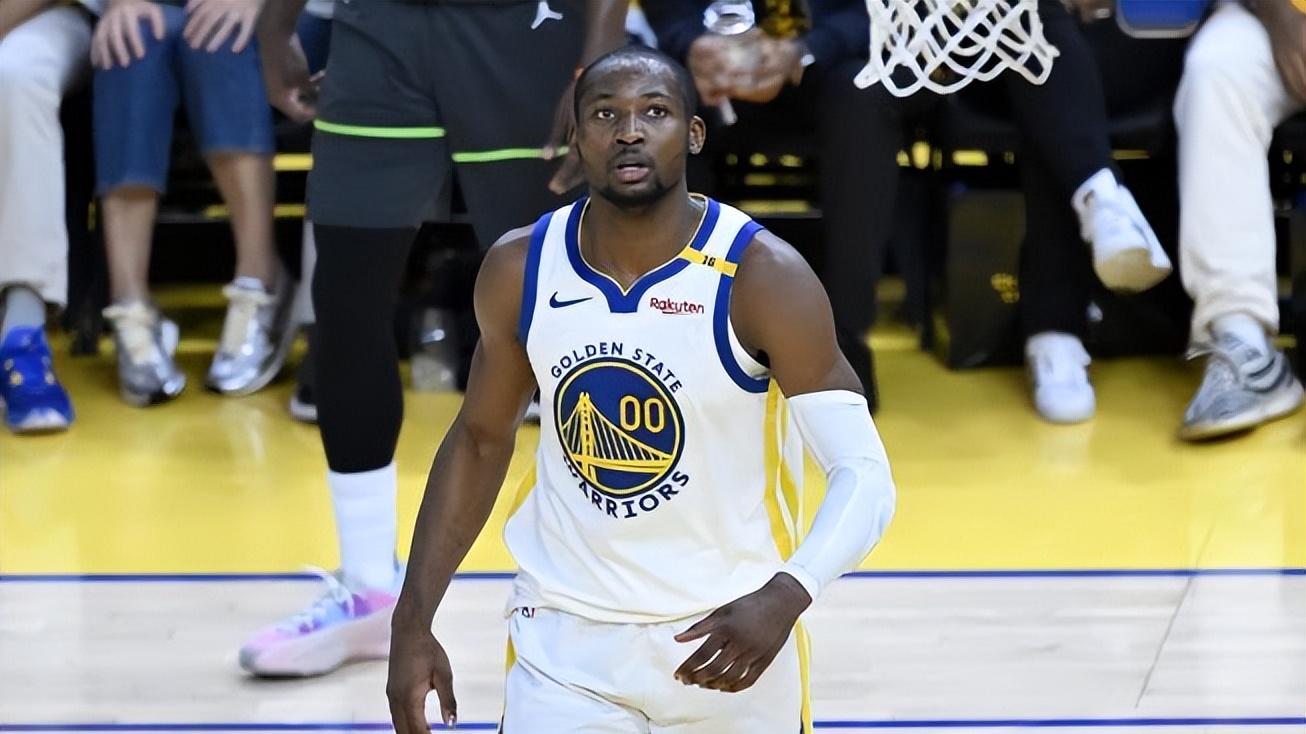 17-0!爱德华兹爆发,森林狼击溃勇士,谁注意到库里的神情