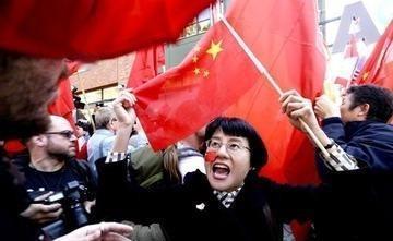 美国人一针见血：“如果中国真的那么好，为啥还有大批人移民到美国？” 中国人移