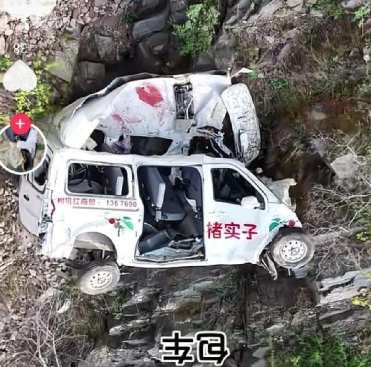 南太行上午峪坠崖面包车，网友扒出了车主视频原车，做构桃果、楮实子商贸的，看坠落位