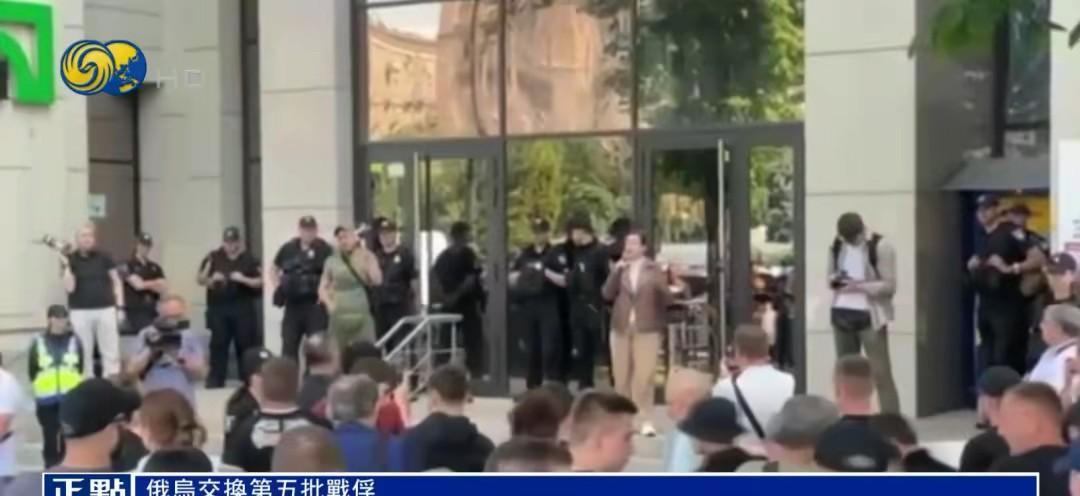 乌克兰现“不祥之兆”！众多民众在基辅举行抗议活动！乌克兰工会代表、现役军人以及