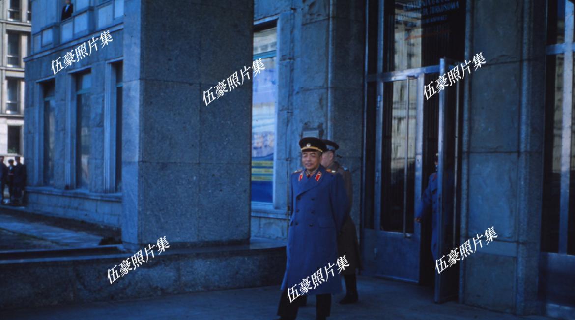 1959年6月，国防部长彭德怀率中国军事友好代表团访问蒙古人民共和国，参观了蒙古