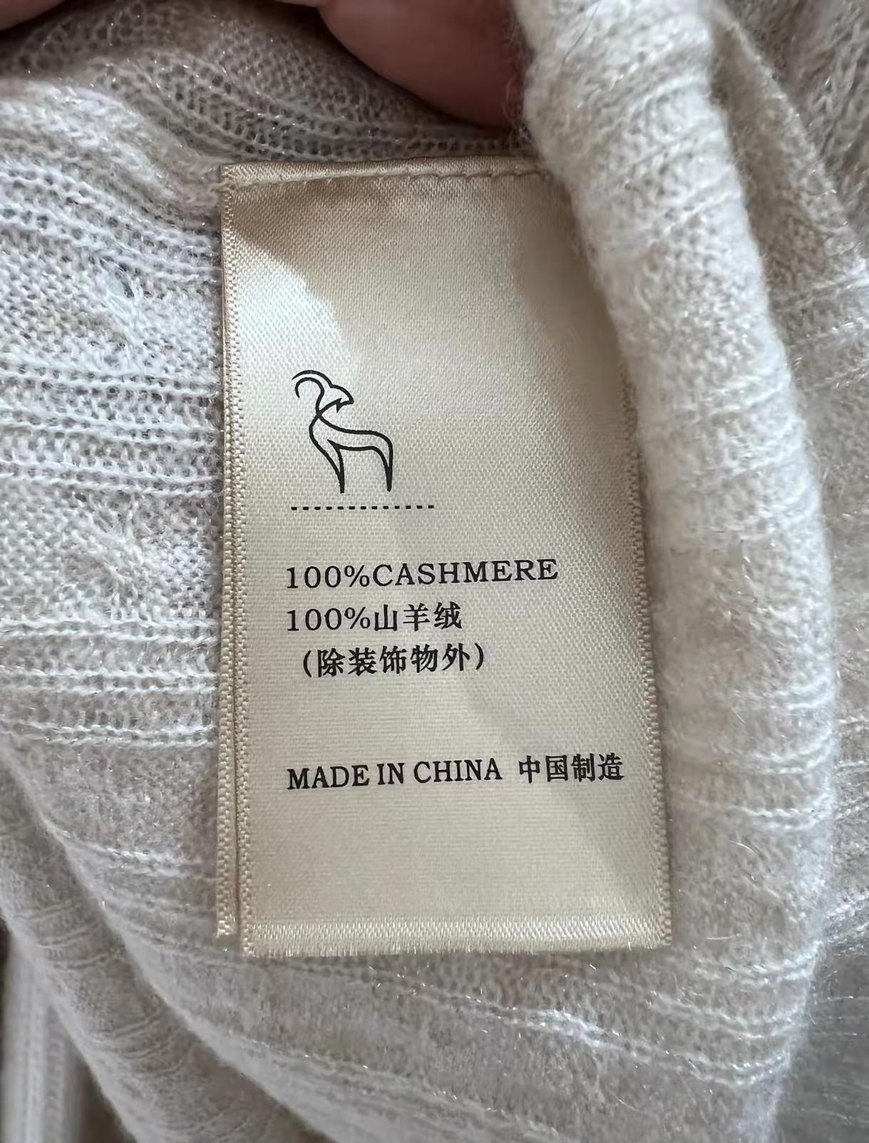 注意啦！服装厂里干了多年的老师傅悄悄说：想买到真羊绒，看水洗标就够了！我