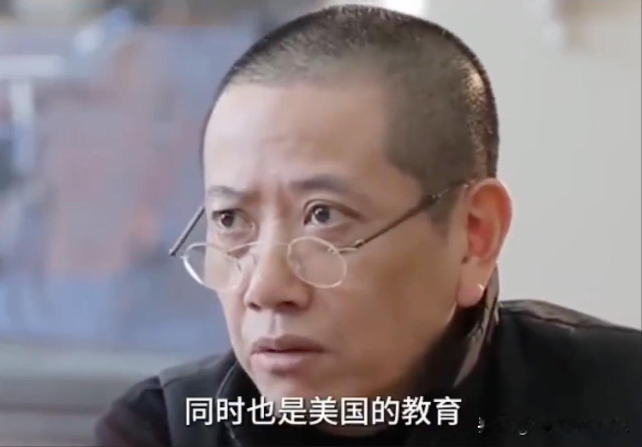 陈丹青之前说美国孩子不啃老的逆天言论被人挖出来了，结合现在的斩杀线理论，看起来是