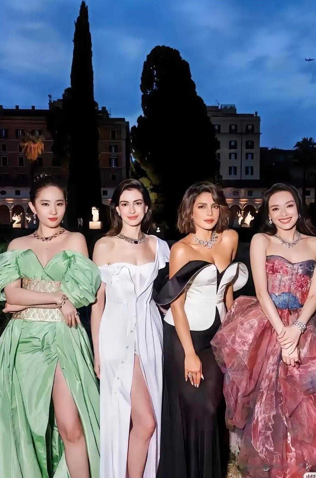 下面照片是四位大美女的合影。照片中云集了中国，中国香港和国外顶尖美女。从这张