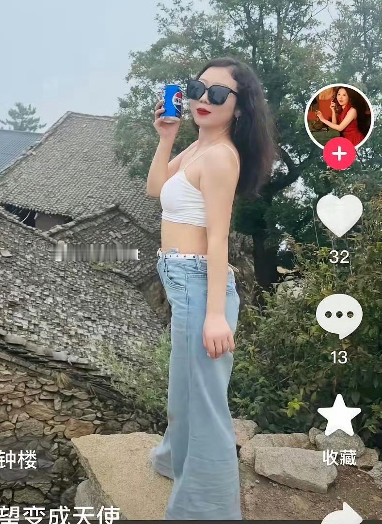 陕西铜川诅咒学生得甲流的音乐老师被扒，名字叫李思瞳，看这副尊容也是辣眼睛。仗着自