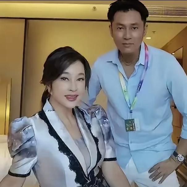 古柯呀！一手天胡好牌打得稀烂古柯的运气，说真的，比绝大多数北漂的年轻人都好。