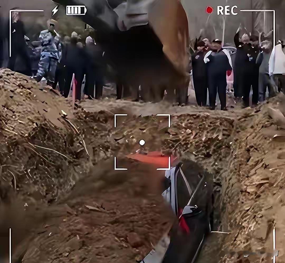 可以陪葬麻将手机金银玉器，为什么不能陪葬奔驰车？辽宁辽阳市陪葬的奔驰车已经挖了