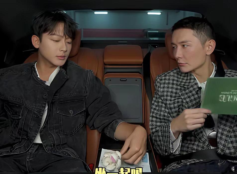 张晚意不是在演戏，是在拿生活当段子。《长相思》火了，他没趁机人设稳重，反而在采