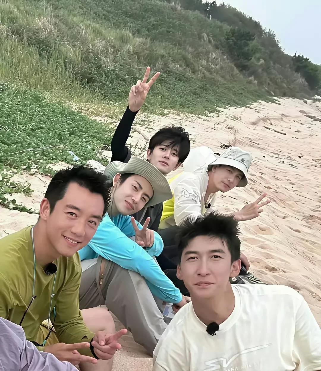 《嗨放派》任嘉伦、郑恺、孙艺洲、王琳凯、李昀锐等男星全素颜，原来也挺帅气，没有浓