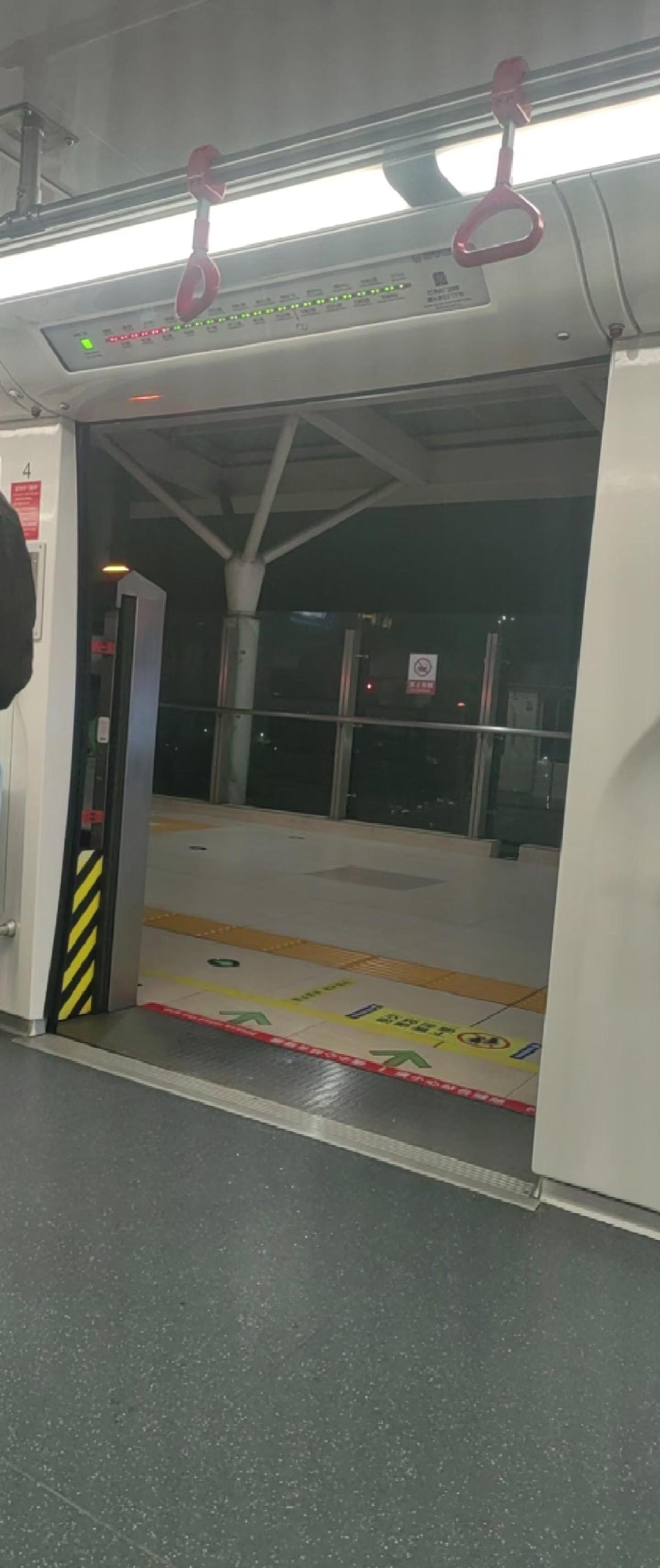 芜湖轻轨不是第一次见轻轨有问题好吧在港湾路的时候突然来个急刹还是在空中